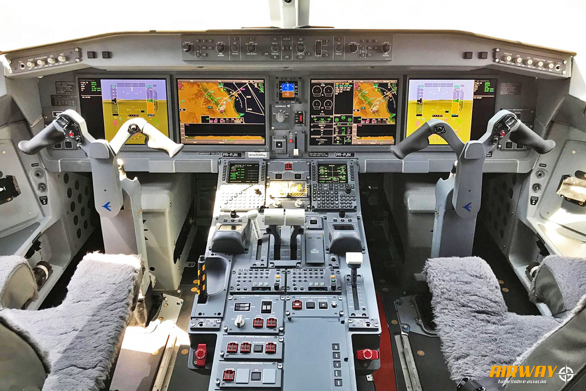 The E195-E2&#39;s cockpit: full fly-by-wire controls (Thiago Vinholes) - Air  Data News
